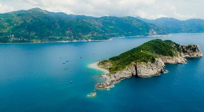 Đảo Hòn Nưa - Điểm đến thú vị mới của Phú Yên